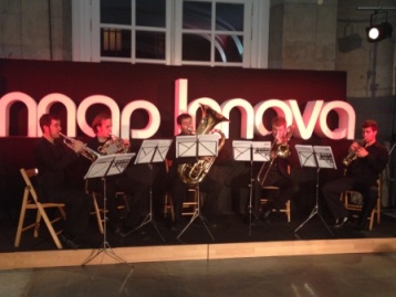 Imagen de la actuación del quinteto Nuit Brass durante el acto de presentación de la serie editorial del INAP Innap Innova